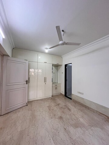 Room in 2 BHK Apartment at Andheri West – for Rent
