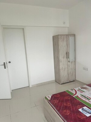 Bedroom in 2 BHK Apartment at Amanora Gold Towers, Hadapsar – for Rent