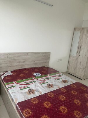 Bedroom in 2 BHK Apartment at Amanora Gold Towers, Hadapsar – for Rent