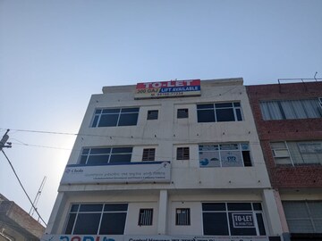  Showroom For Rent in Hudda Market