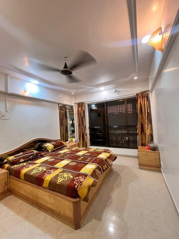 Bedroom in 3 BHK Apartment at Andheri West – for Rent
