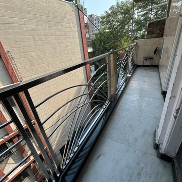 Studio Builder Floor For Rent in South Extension ii