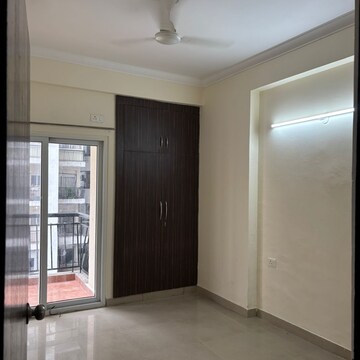 Room in 2 BHK Apartment at Amrapali Heartbeat City, Sector 107 – for Rent