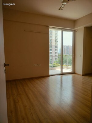 Room in 3 BHK Apartment at DLF The Ultima, Sector 81 – for Rent