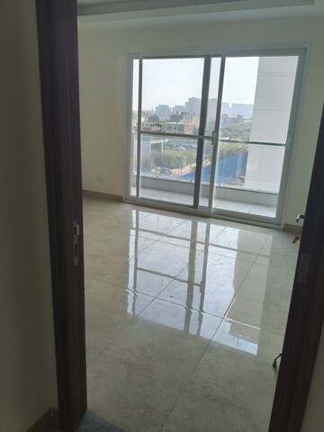 Room in 4 BHK Apartment at Uchdpl Veridia Oakwood Enclave, Wave City – for Rent