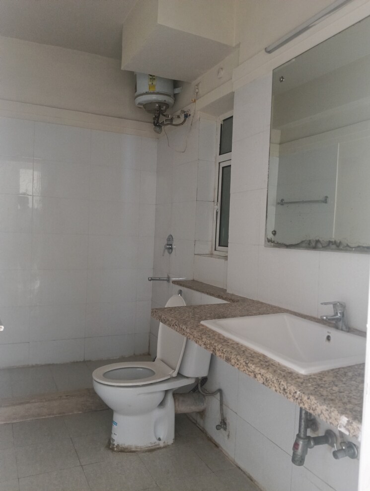 Bathroom, dlf-new-town-heights-iii 3.5 Bedroom 1930 Sq.Ft. Apartment In Sector 91 Gurgaon 9308096