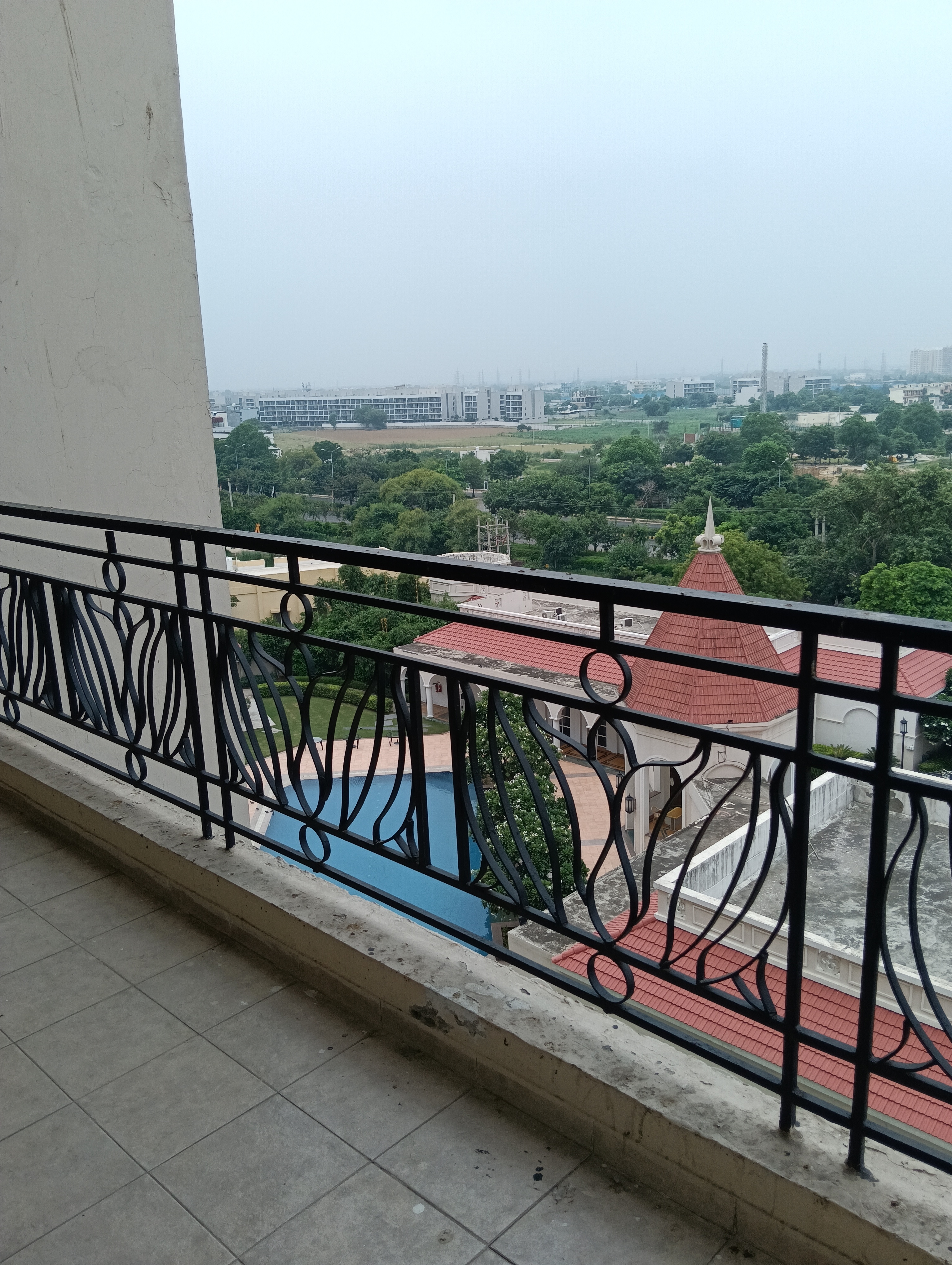 3.5 BHK + Servant Room 1930 Sq.Ft. Apartment in DLF New Town Heights III