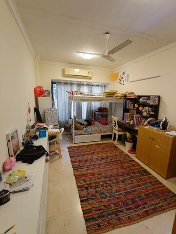 Team Area in 3 BHK Apartment at Khar West – for Sale