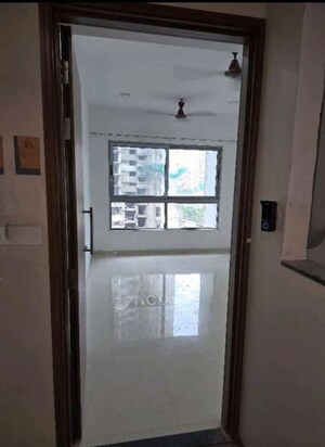 Room in 2 BHK Apartment at Kalpataru Immensa, Kolshet Road – for Rent