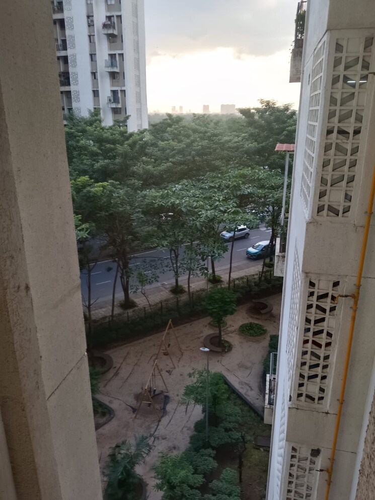 Balcony, lodha-palava-city-lakeshore-greens 1.5 Bedroom 652 Sq.Ft. Apartment In Dombivli East Thane 9308132