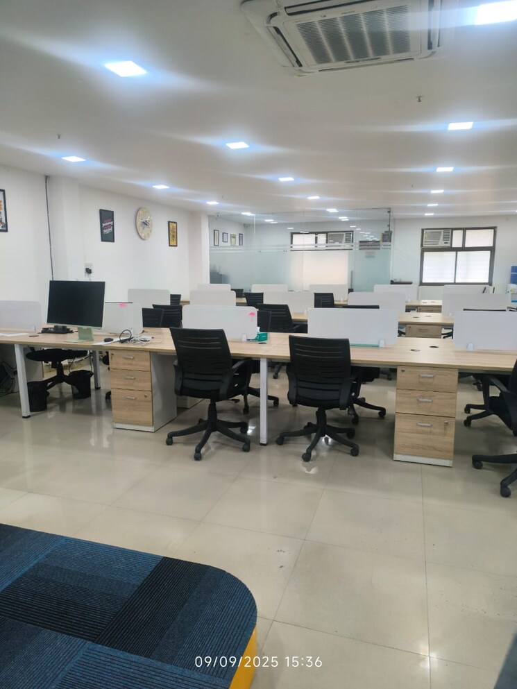 Team Area, gomti nagar Commercial Office Space 1400 Sq.Ft. In Gomti Nagar Lucknow 9308135
