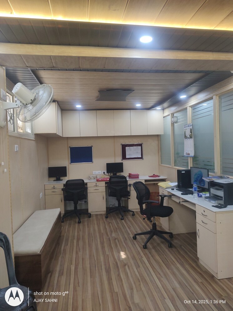 Team Area, mehrauli Commercial Office Space 550 Sq.Ft. In Mehrauli Delhi 9308161