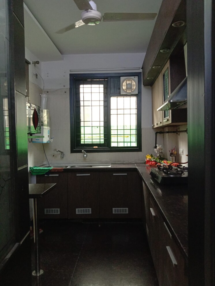 Kitchen, east of kailash 3 Bedroom 200 Sq.Yd. Builder Floor In East Of Kailash Delhi 9308164