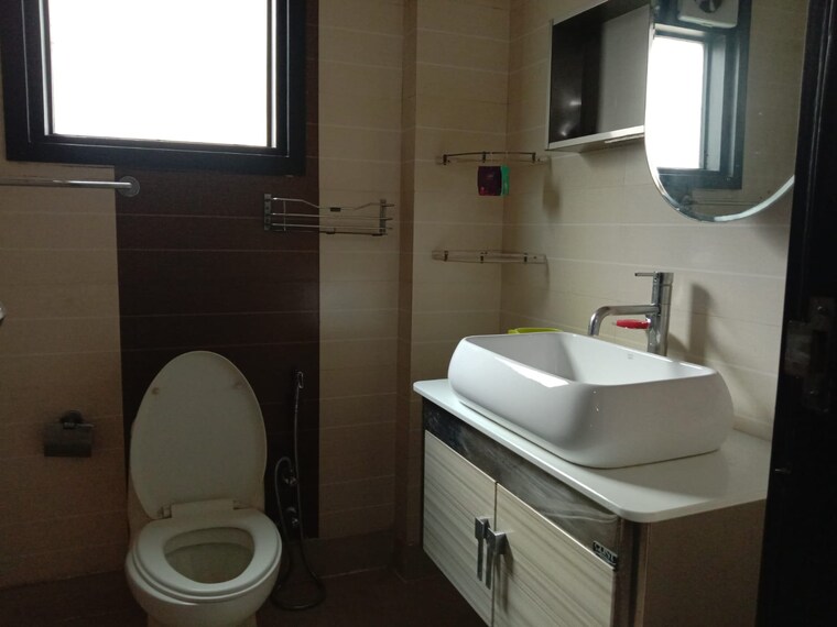 Bathroom, east of kailash 3 Bedroom 200 Sq.Yd. Builder Floor In East Of Kailash Delhi 9308164