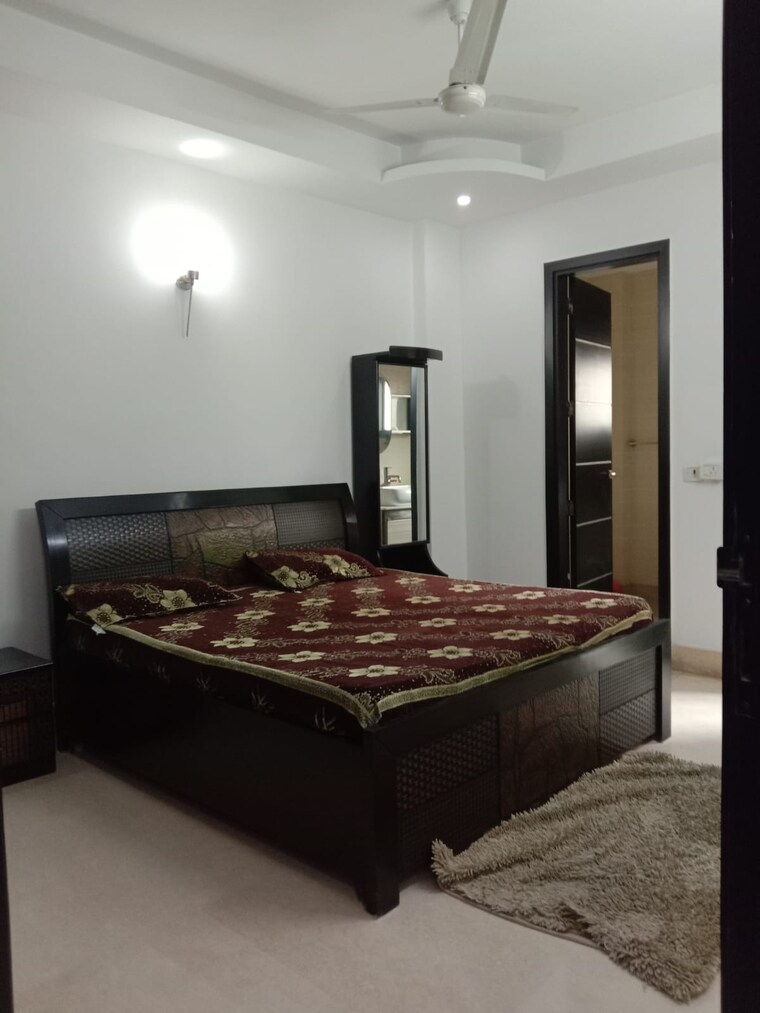 Bedroom, east of kailash 3 Bedroom 200 Sq.Yd. Builder Floor In East Of Kailash Delhi 9308164