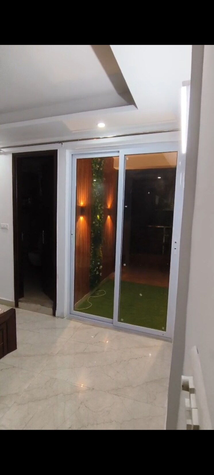 undefined, freedom fighters enclave 3 Bedroom 1800 Sq.Ft. Builder Floor In Freedom Fighters Enclave Delhi 9308179