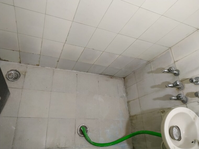Bathroom, molarband 1 Bedroom 516 Sq.Ft. Apartment In Molarband Delhi 9308248