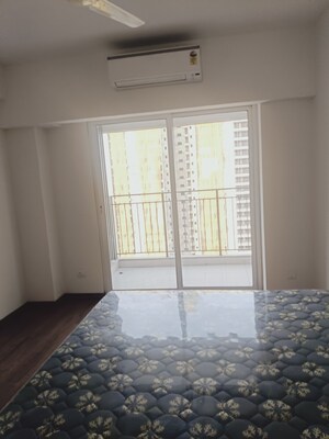 Room in 2 BHK Apartment at Godrej Woods, Sector 43 – for Rent