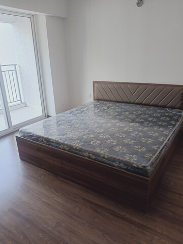 Room in 2 BHK Apartment at Godrej Woods, Sector 43 – for Rent