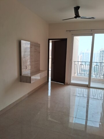 Room in 4 BHK Apartment at Imperia Esfera, Sector 37c – for Sale