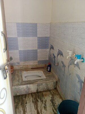 Bathroom in 1 BHK Builder Floor at Sector 25 – for Rent