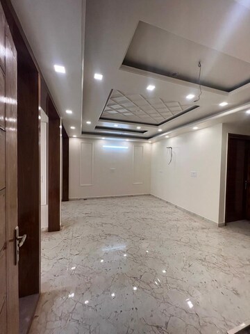 Room in 2 BHK Builder Floor at Sector 37c – for Rent