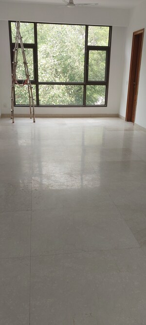 Room in 2 BHK Apartment at Jaypee Green Crescent Court, Jaypee Greens – for Sale