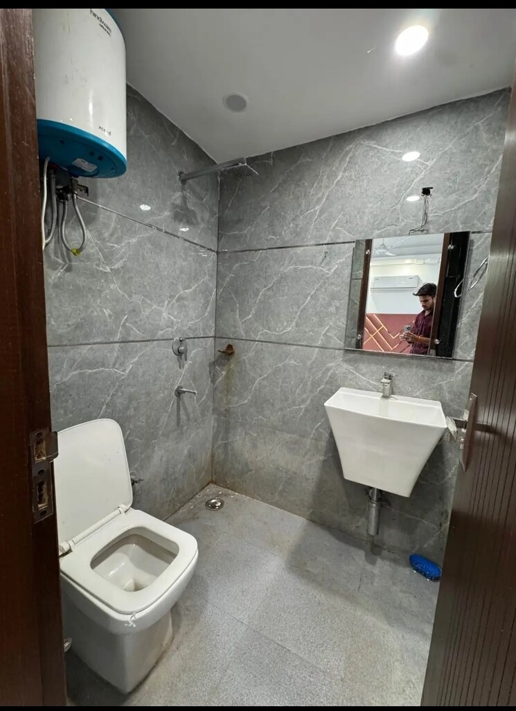 Bathroom, chattarpur 2 Bedroom 800 Sq.Ft. Builder Floor In Chattarpur Delhi 9308338