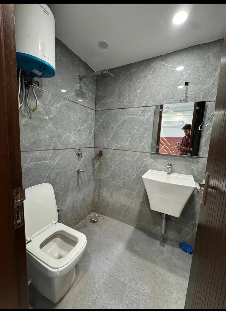 Bathroom, chattarpur 2 Bedroom 800 Sq.Ft. Builder Floor In Chattarpur Delhi 9308338