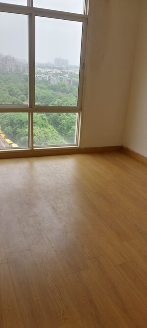 Room in 3 BHK Apartment at Jaypee Moon Court, Jaypee Greens – for Sale