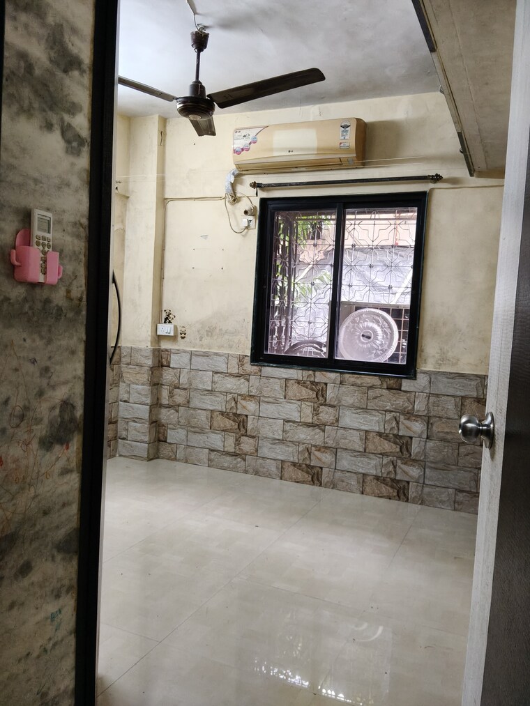  Parking, kaveri-chs-santacruz 1 Bedroom 500 Sq.Ft. Apartment In Santacruz East Mumbai 9308349