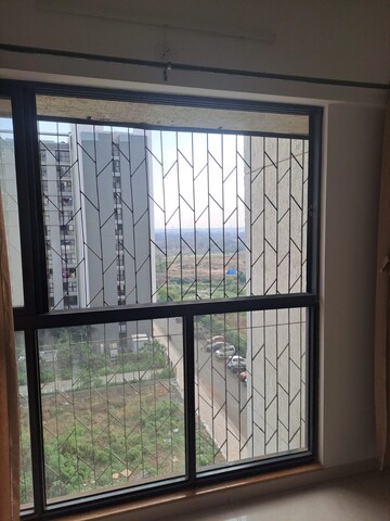 Room in 2 BHK Builder Floor at Lodha Palava City Lakeshore Greens, Dombivli East – for Rent