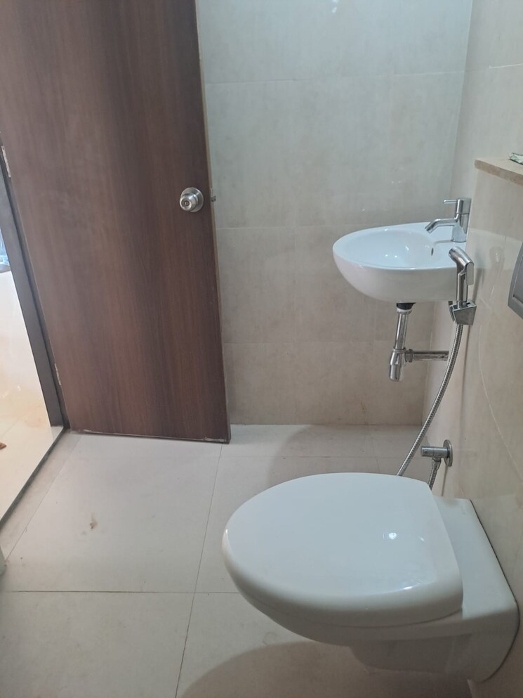 Bathroom, lodha-palava-city-lakeshore-greens 2 Bedroom 638 Sq.Ft. Builder Floor In Dombivli East Thane 9308355