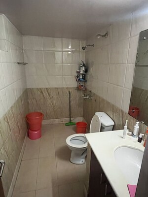 Bathroom in 2 BHK Builder Floor at Sector 40 – for Rent