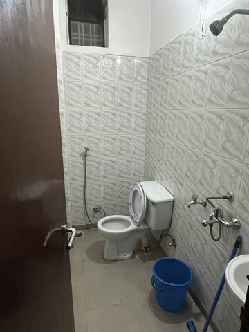 Bathroom in 2 BHK Builder Floor at Sector 40 – for Rent