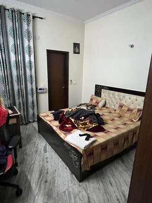 Bedroom in 2 BHK Builder Floor at Sector 40 – for Rent