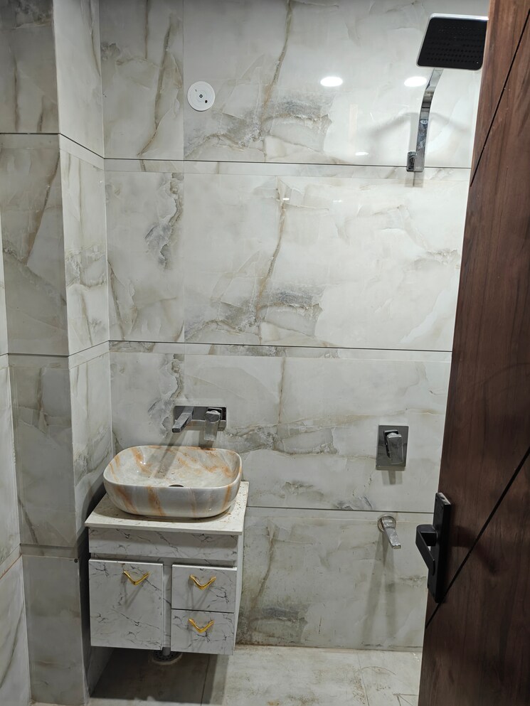 Bathroom, sultanpur 3 Bedroom 1250 Sq.Ft. Builder Floor In Sultanpur Delhi 9308382
