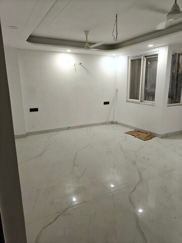 Room in 3 BHK Builder Floor at Sultanpur – for Sale