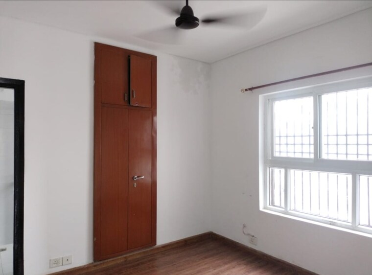 Room, bptp-park-elite-floors-sector-88 3 Bedroom 250 Sq.Yd. Builder Floor In Sector 88 Faridabad 9308381