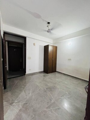 Room in 1 BHK Builder Floor at Saket – for Rent