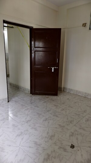 Room in 1 RK Apartment at Vasant Valley Complex, Malad East – for Rent