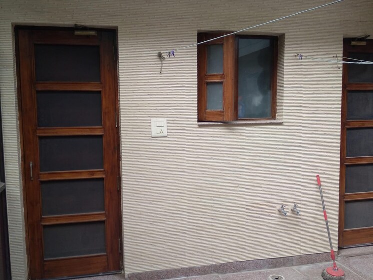 Room, sector 80 6 Bedroom 250 Sq.Yd. Independent House In Sector 80 Mohali 9308471