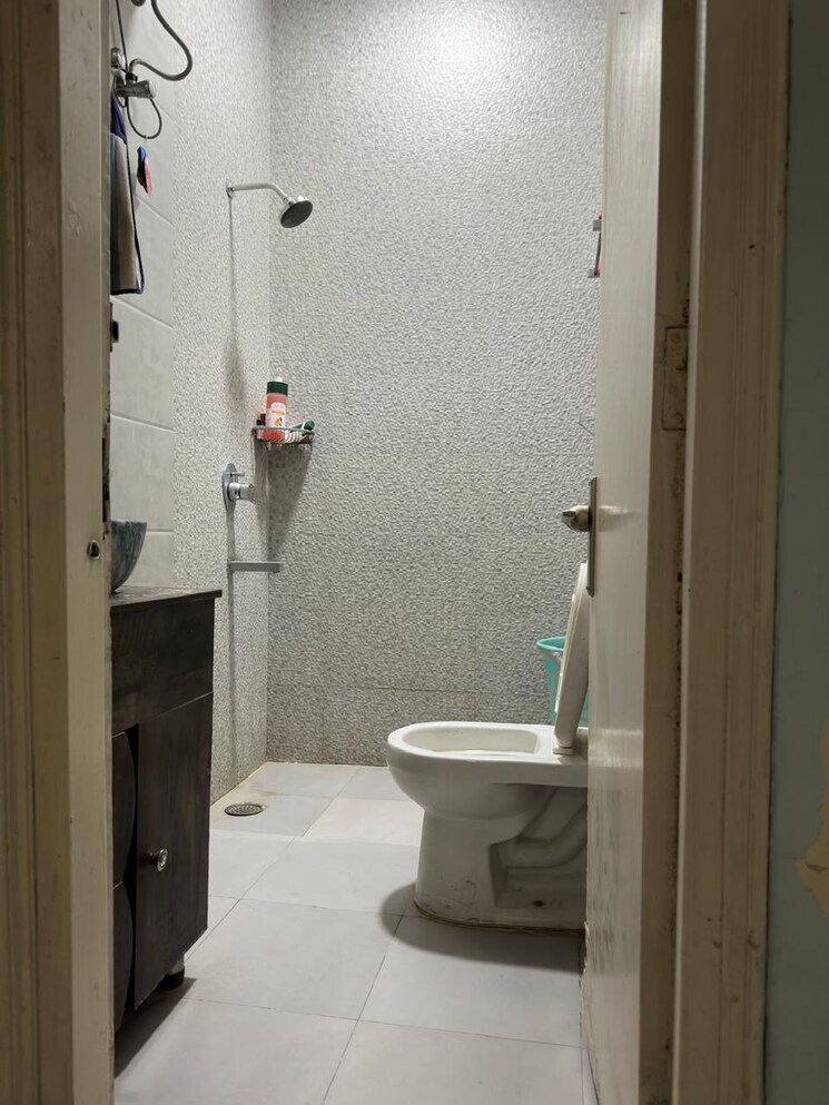 Bathroom, south city 2 3 Bedroom 2160 Sq.Ft. Builder Floor In South City 2 Gurgaon 9308473