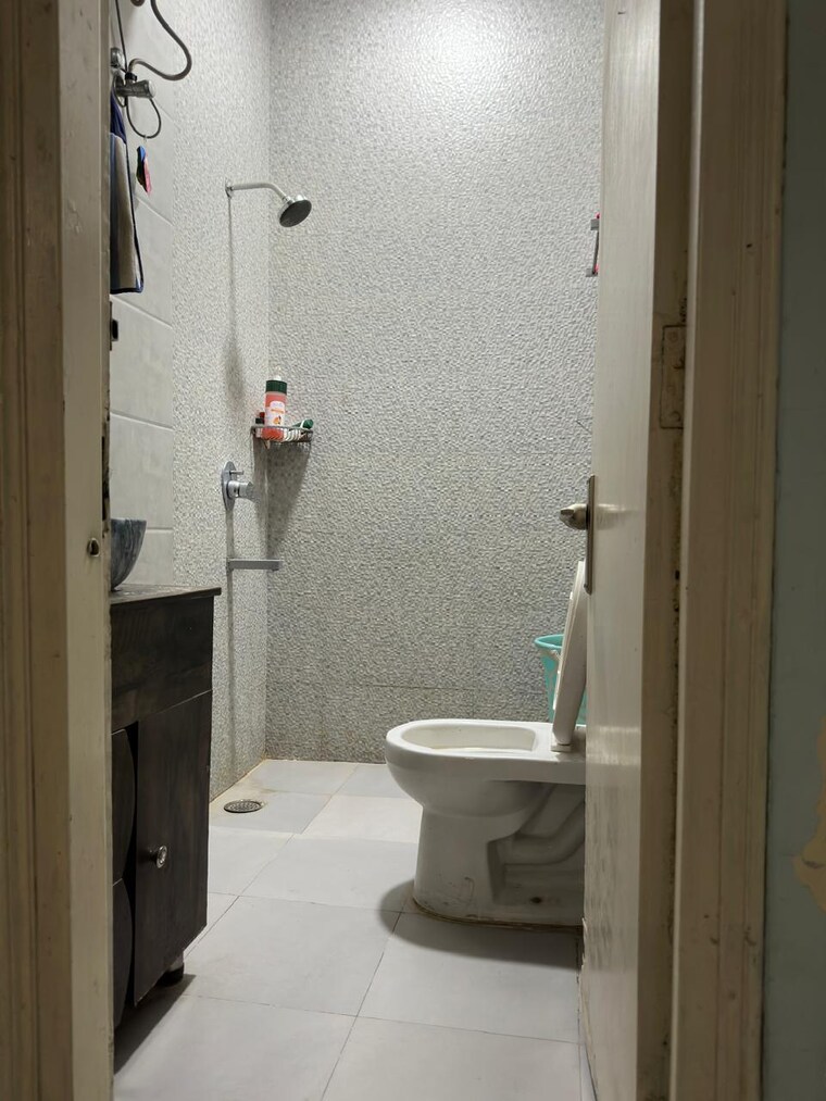 Bathroom, south city 2 3 Bedroom 2160 Sq.Ft. Builder Floor In South City 2 Gurgaon 9308473
