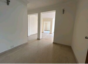 Room in 5 BHK Apartment at Parsvnath Exotica, Sector 53 – for Sale