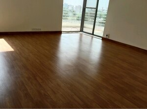 Room in 5 BHK Apartment at Parsvnath Exotica, Sector 53 – for Sale