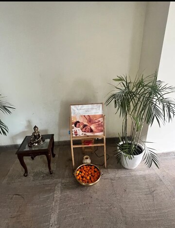 Room in 5 BHK Apartment at Parsvnath Exotica, Sector 53 – for Sale