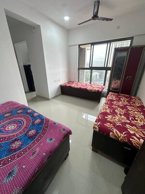  Pg For Rent in Kandivali East