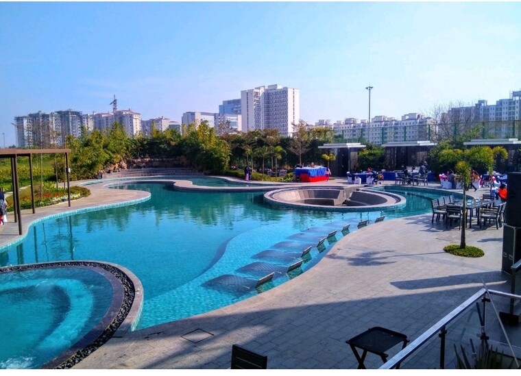 Swimming Pool, vipul-belmonte 5 Bedroom 3925 Sq.Ft. Apartment In Sector 53 Gurgaon 9308497