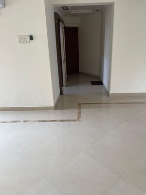 Room in 3 BHK Apartment at Raheja Sherwood, Goregaon East – for Rent